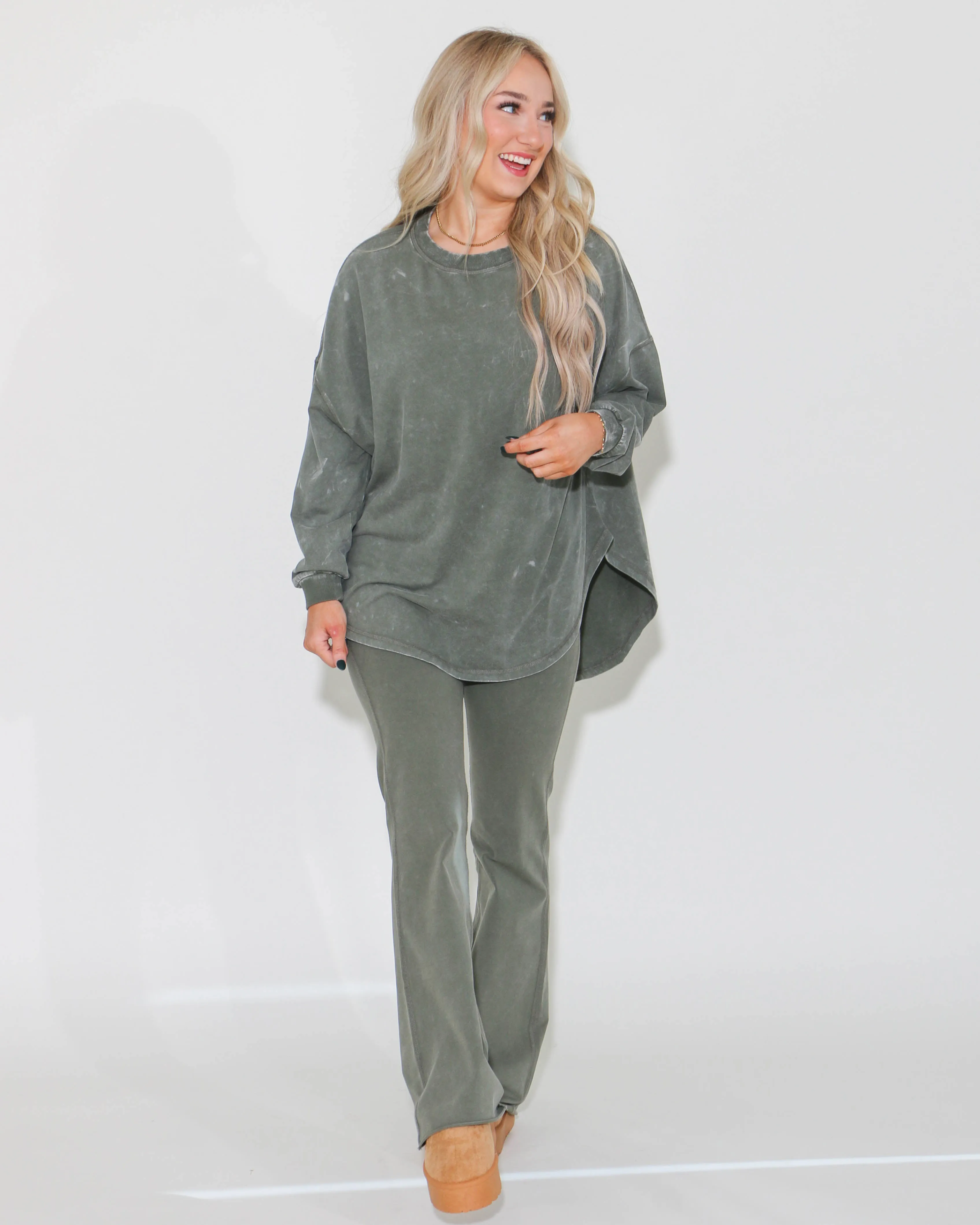 Crew Neck and Yoga Pants Set in Olive