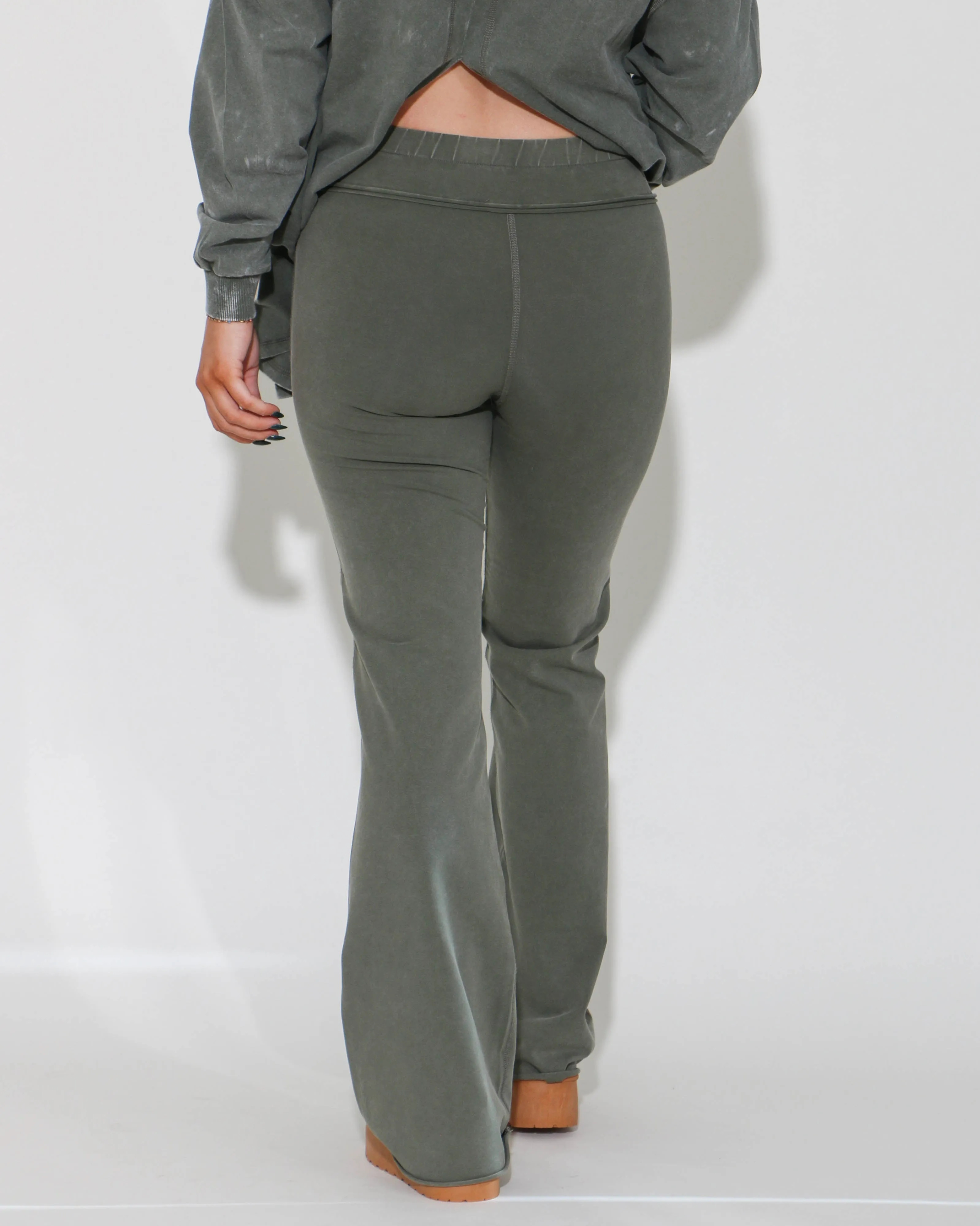 Crew Neck and Yoga Pants Set in Olive
