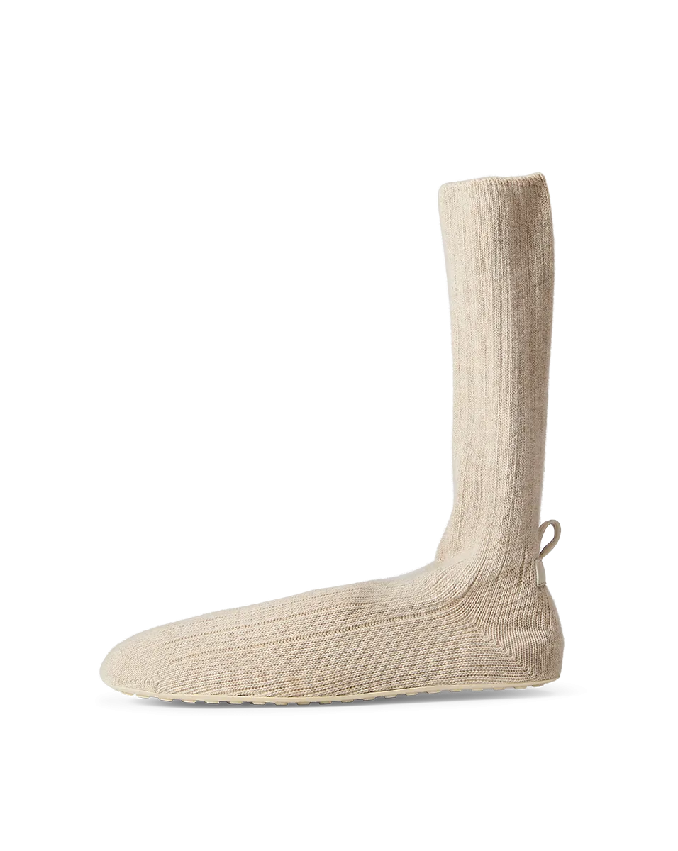 Flexible Knit Shoe